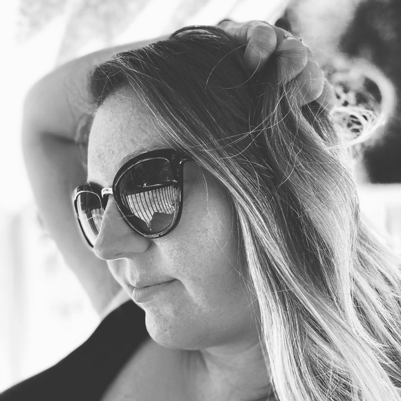 Meet your Posher, Lindsey - Picture 2 of 3